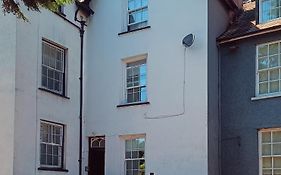 Hazeldene Guest House - With Free Offsite Health Club